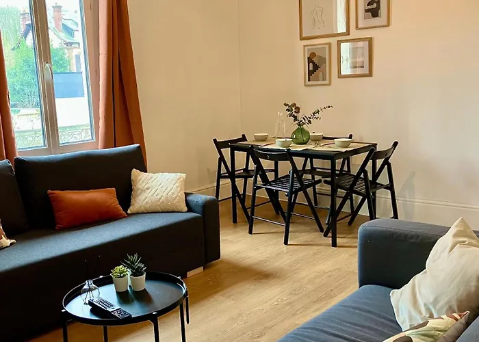 T2 Le Moderne • Netflix • Parking • Gare